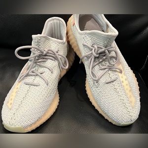 Size 11 tan Yeezy boost 350, very good condition